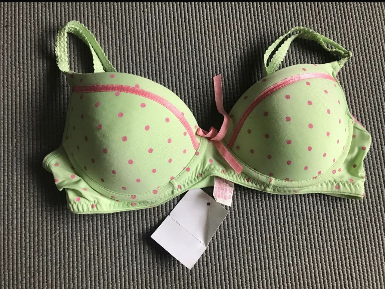 Conjunto calcinha e sutiã verde com bolinhas rosa - Foto 2