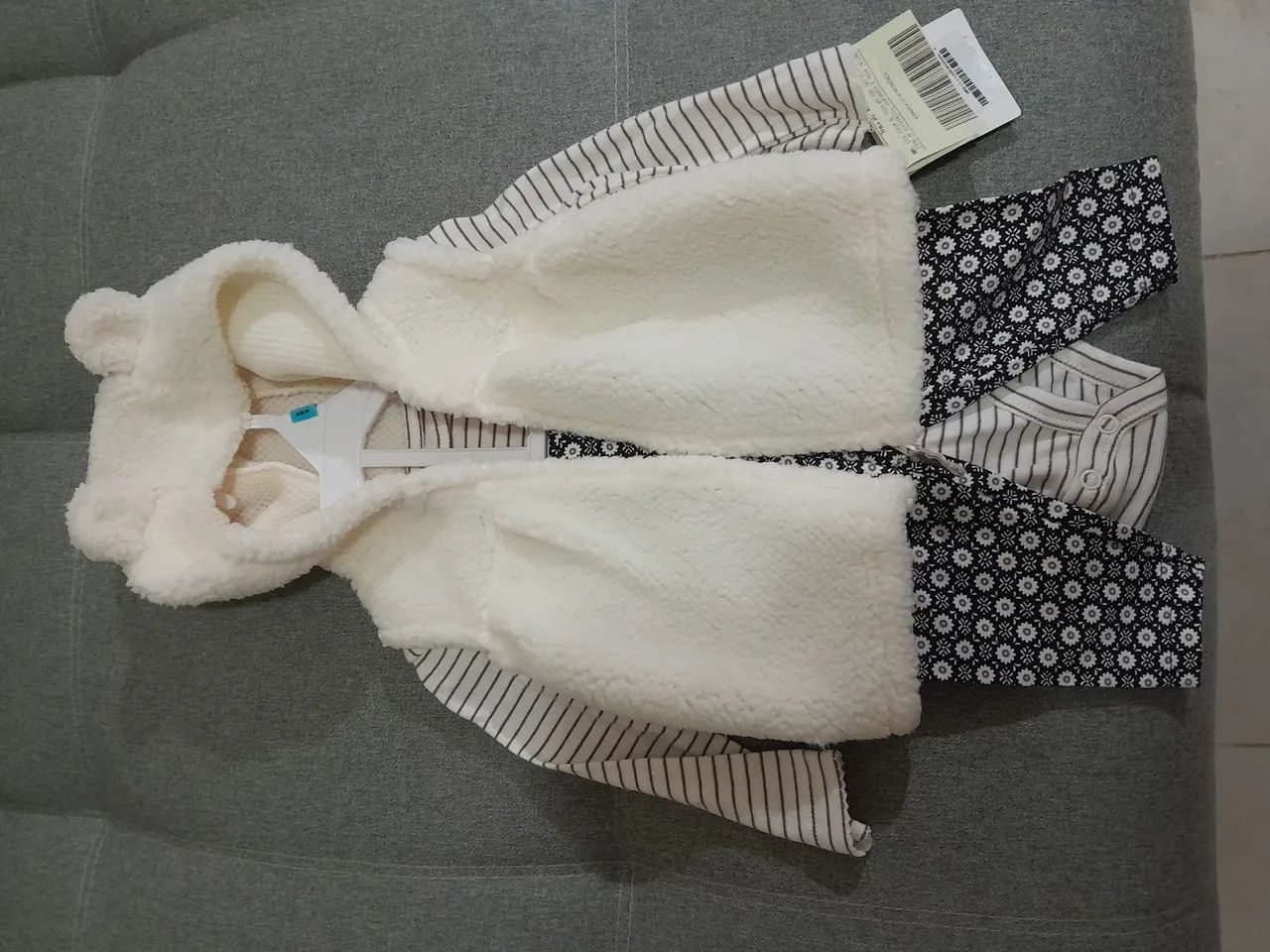 Conjunto longo moletom bebê 3 peças com capuz - Foto 2