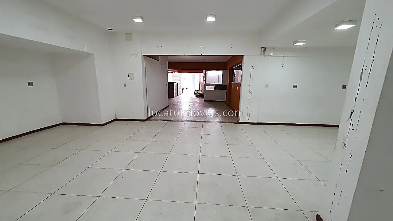 Lojão com Escritório e duas vagas com 194 m2 - Santa Catarina - Foto 5
