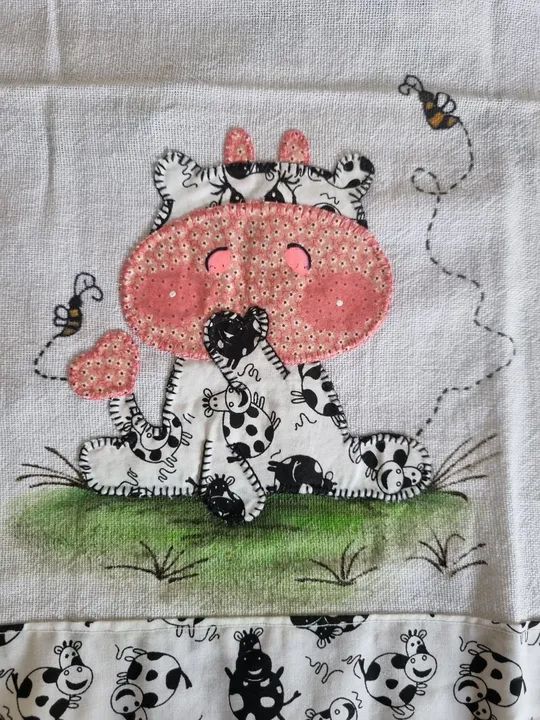 Pano de prato bordado com bico de crochê  - Foto 3