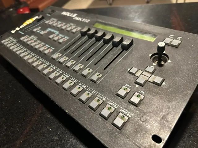 Mesa Dmx 512 Canais Pilot 2000 Holle Com Joystick Bivolt Passivo - Foto 2