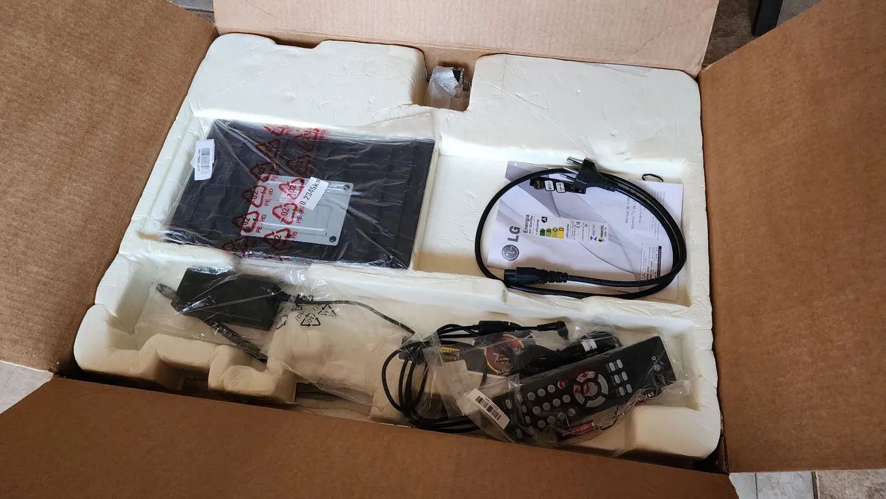 Monitor TV Full HD LG M2550A LED 25" na caixa