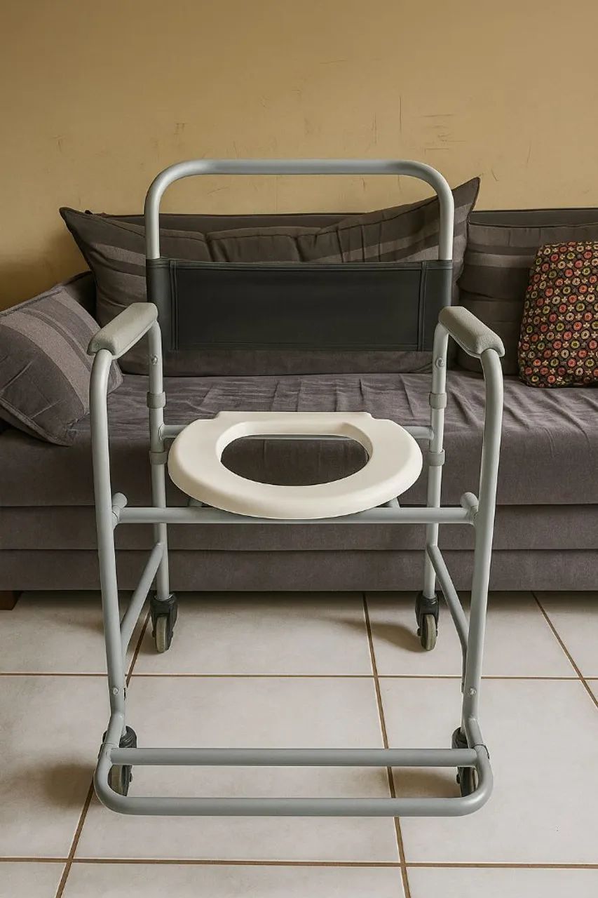 Vendo cadeira de banho e andador. andador