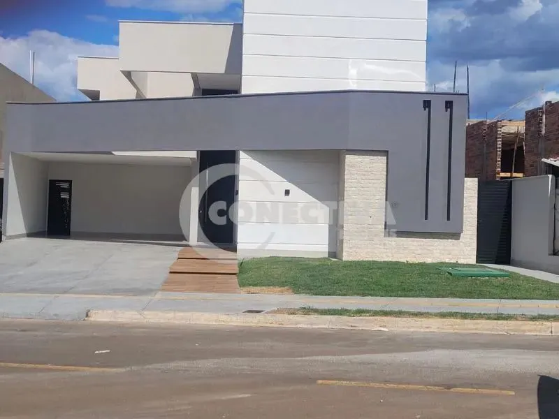 Casa com 4 Suítes e Área de Lazer Completa no Condomínio Portal do Sol