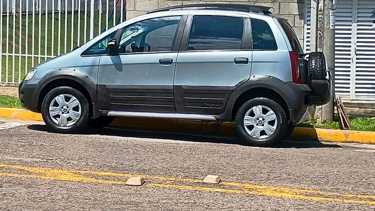 30,900 FIAT IDEA ADVENTURE 1.8