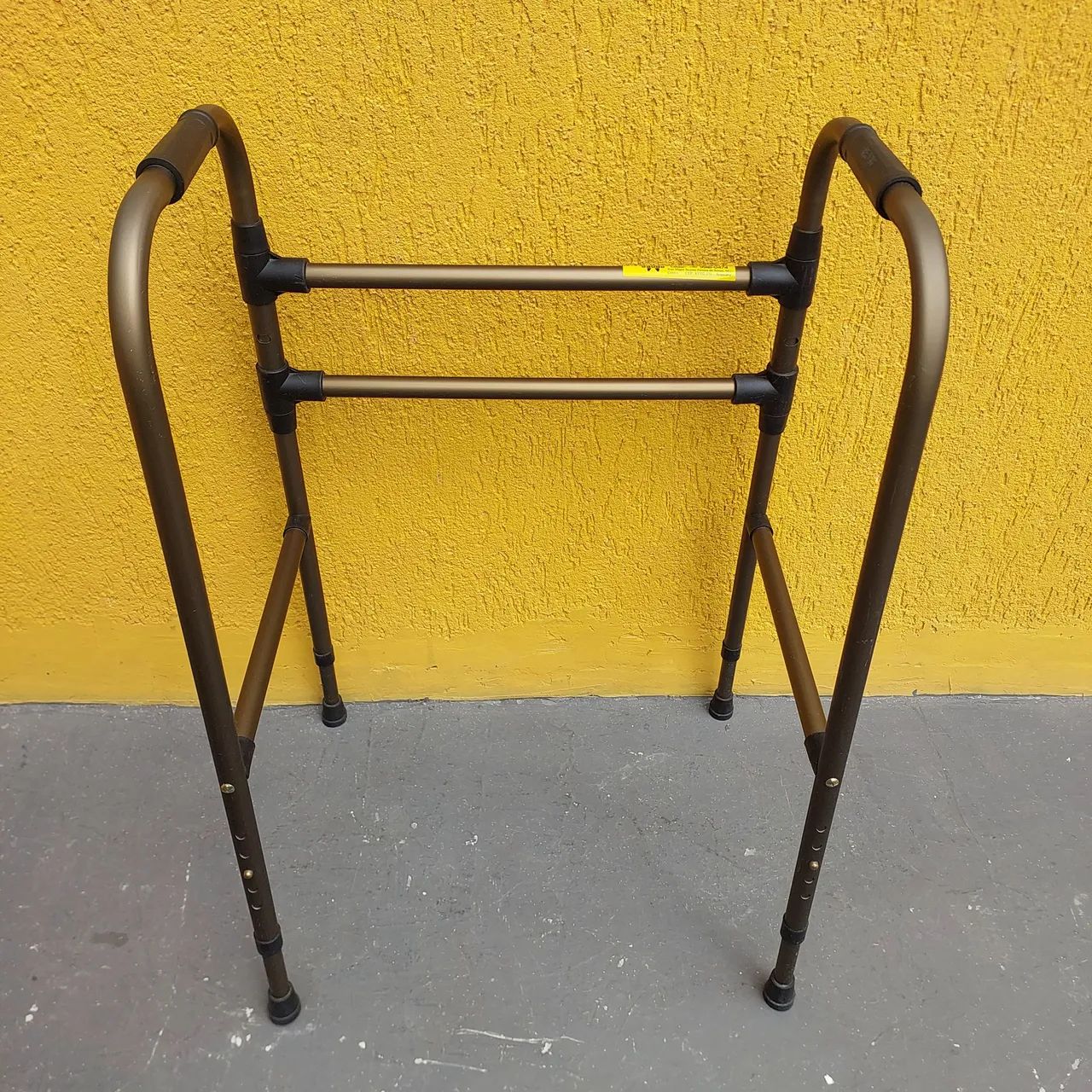 Andador de alumínio dobrável para idosos - Foto 4