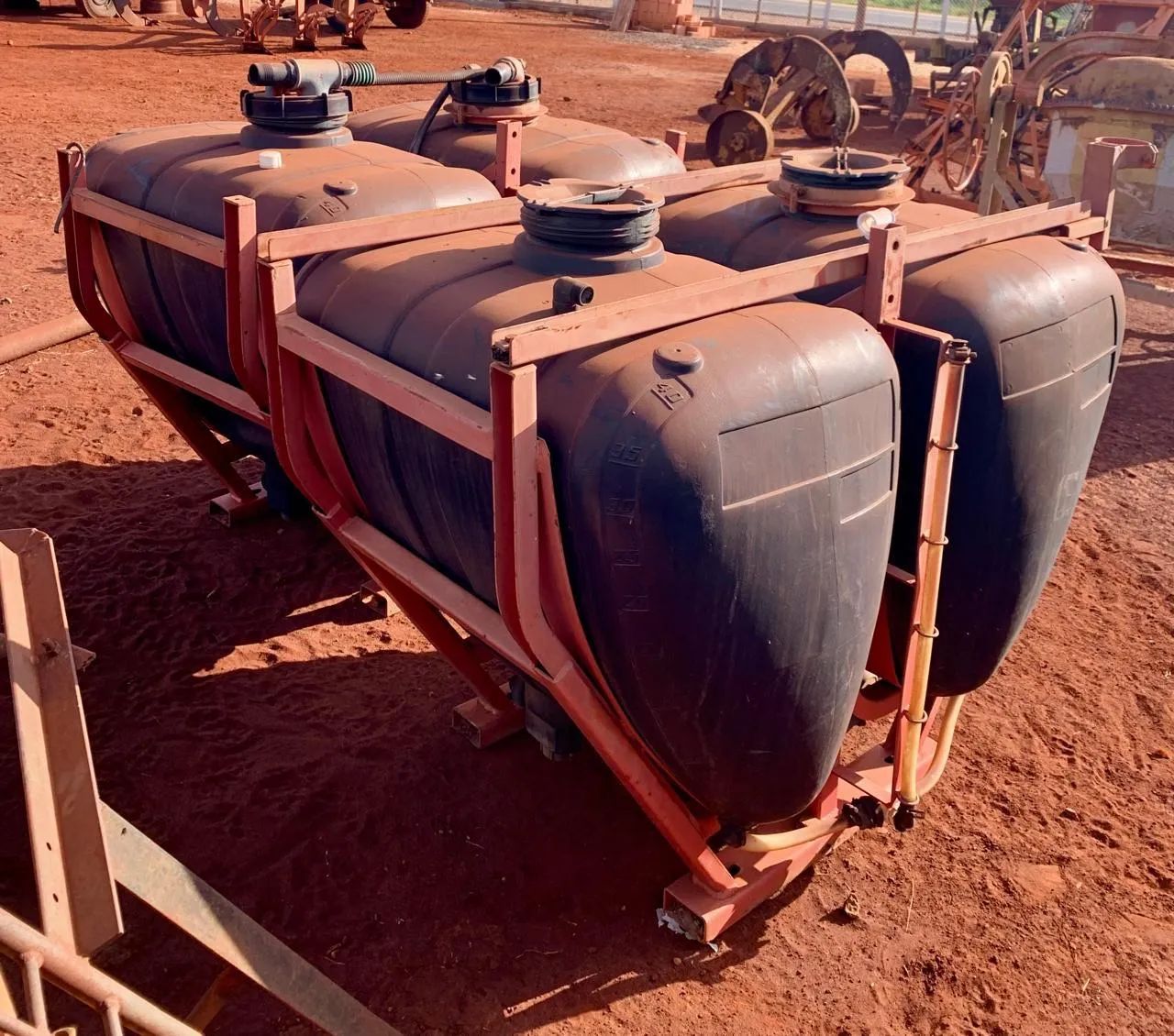 Tanque plástico 800 litros trator  - Foto 4
