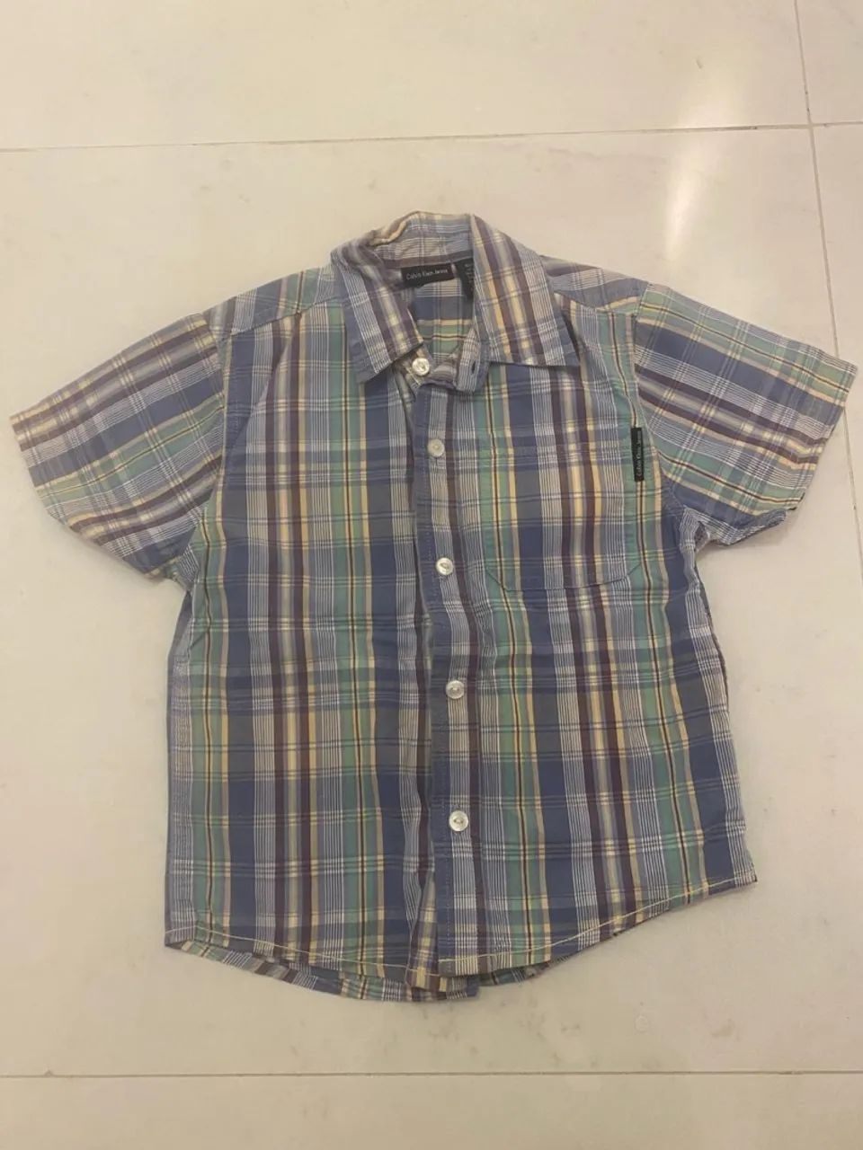  Camisa Calvin Klein 4 a 6 anos 