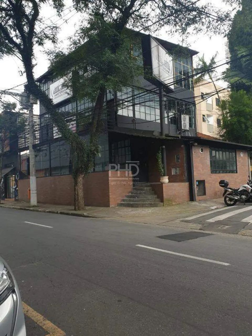 Prédio Comercial para Alugar no Centro de Guaiçara (315 m²)