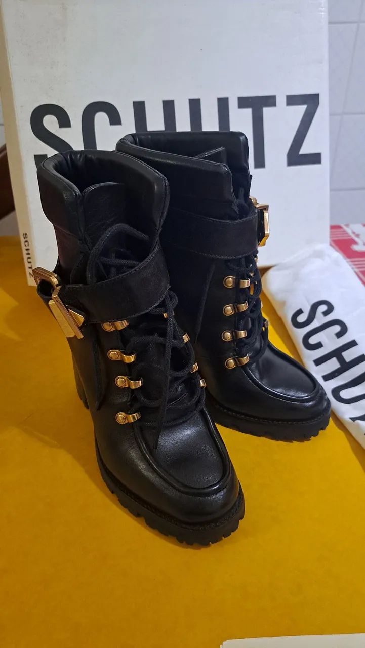 Bota Schutz Tratorada Couro Preta - Foto 5