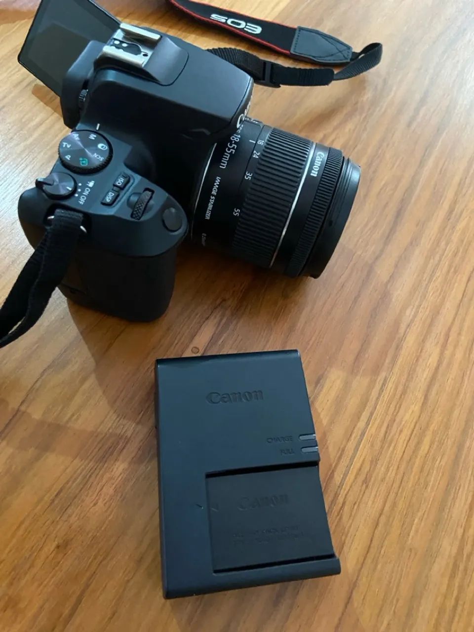 Câmera Canon EOS  SL3 com lente 18-55mm