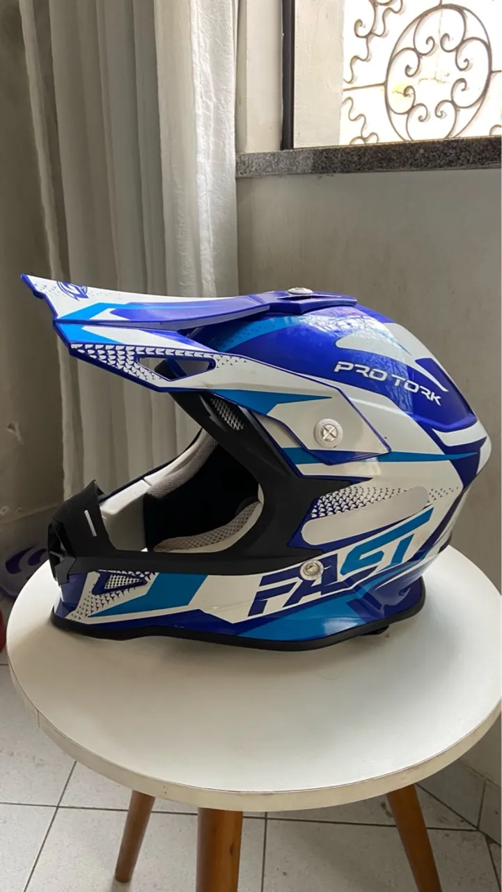 Capacete Pro Tork FAST em cores vibrantes!