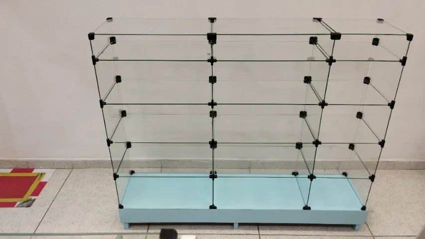 Balcão de Vidro com Base de Madeira 1,50m x 0,30cm x 1,15m