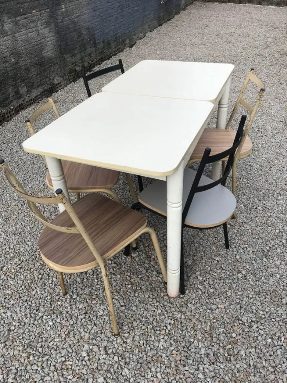 Mesa com 5 cadeiras! Dimensões na descrição do anúncio!! - Foto 4