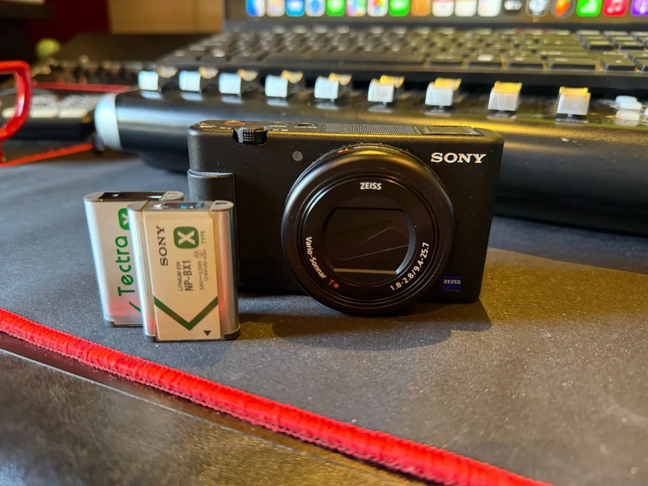 Sony ZV-1 + 2 Baterias (Sony + Tectra) + Carregador Tectra 3 Slots