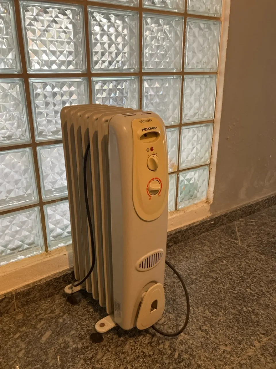 Aquecedor de ambiente a óleo