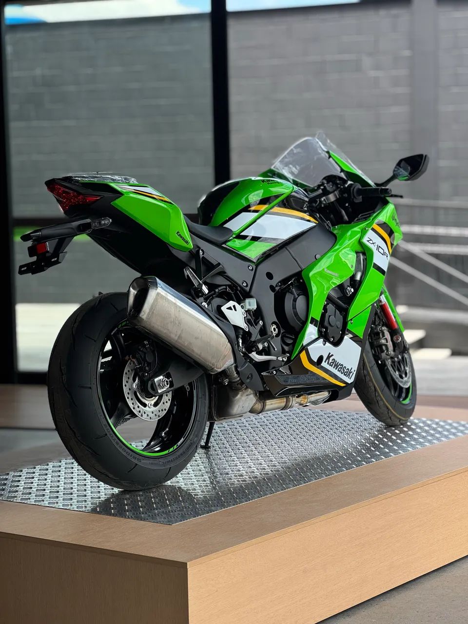 Kawasaki Zx-10/ Zx-10r 1000cc 2025 - 1439695916 | OLX