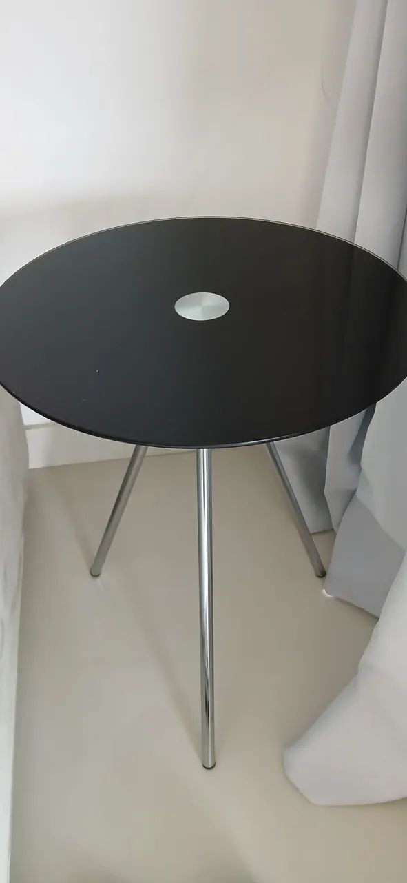 Mesinha com tampo de vidro da etna