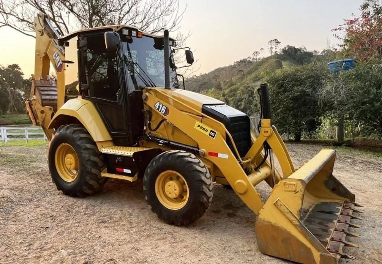 Retroescavadeira Caterpillar 416 4x4  2022