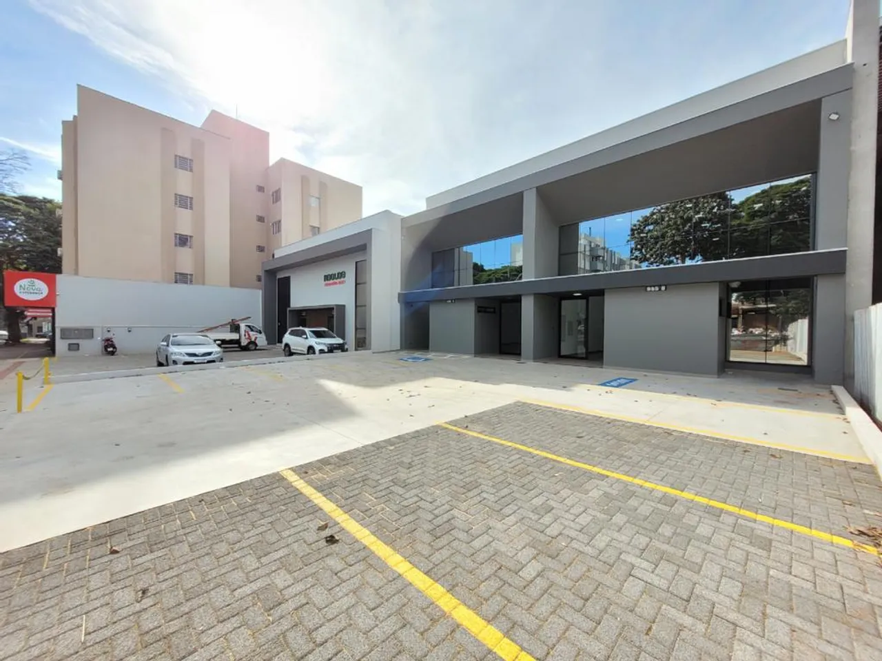 Sala para alugar em Maringá, Zona 04, com 199 m²