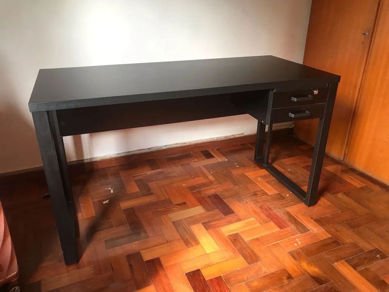 Mesa de Escritório Preta com Gaveta
