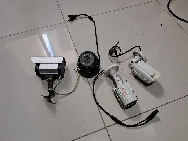 Lote de câmeras falsas com LED