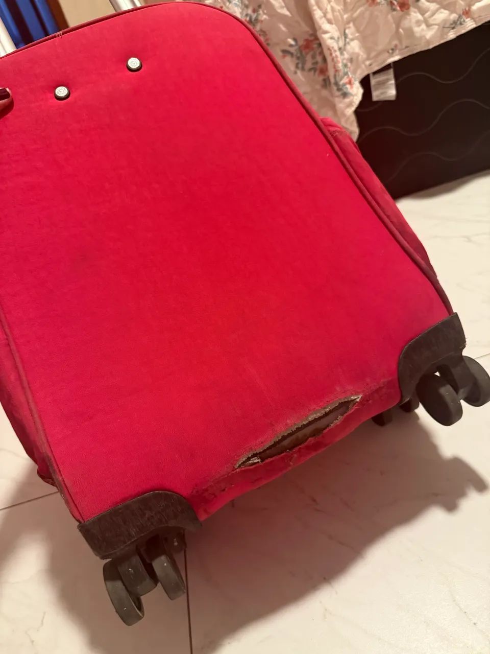 Kit mochila Kipling rodinhas com lancheira e estojo - Foto 5