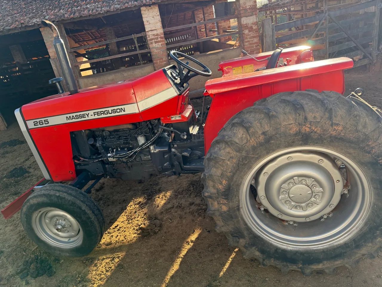 Trator Massey Ferguson 265 com direção hidráulica e freio banhado comando  - Foto 4
