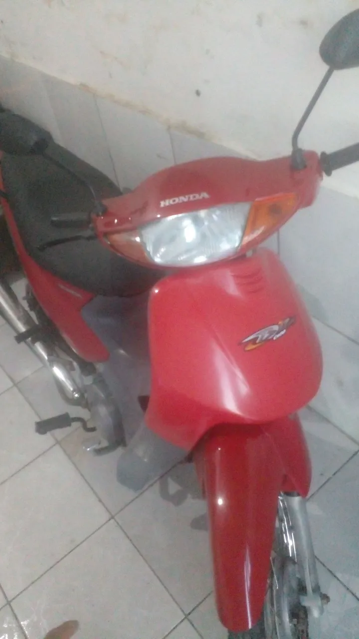 Motos