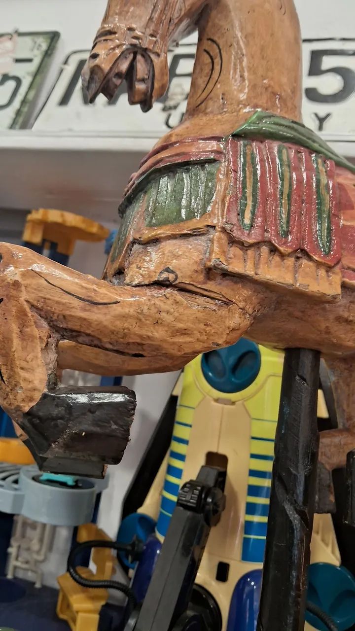 Antigo Cavalo indiano em madeira entalhada ler descrição  - Foto 2