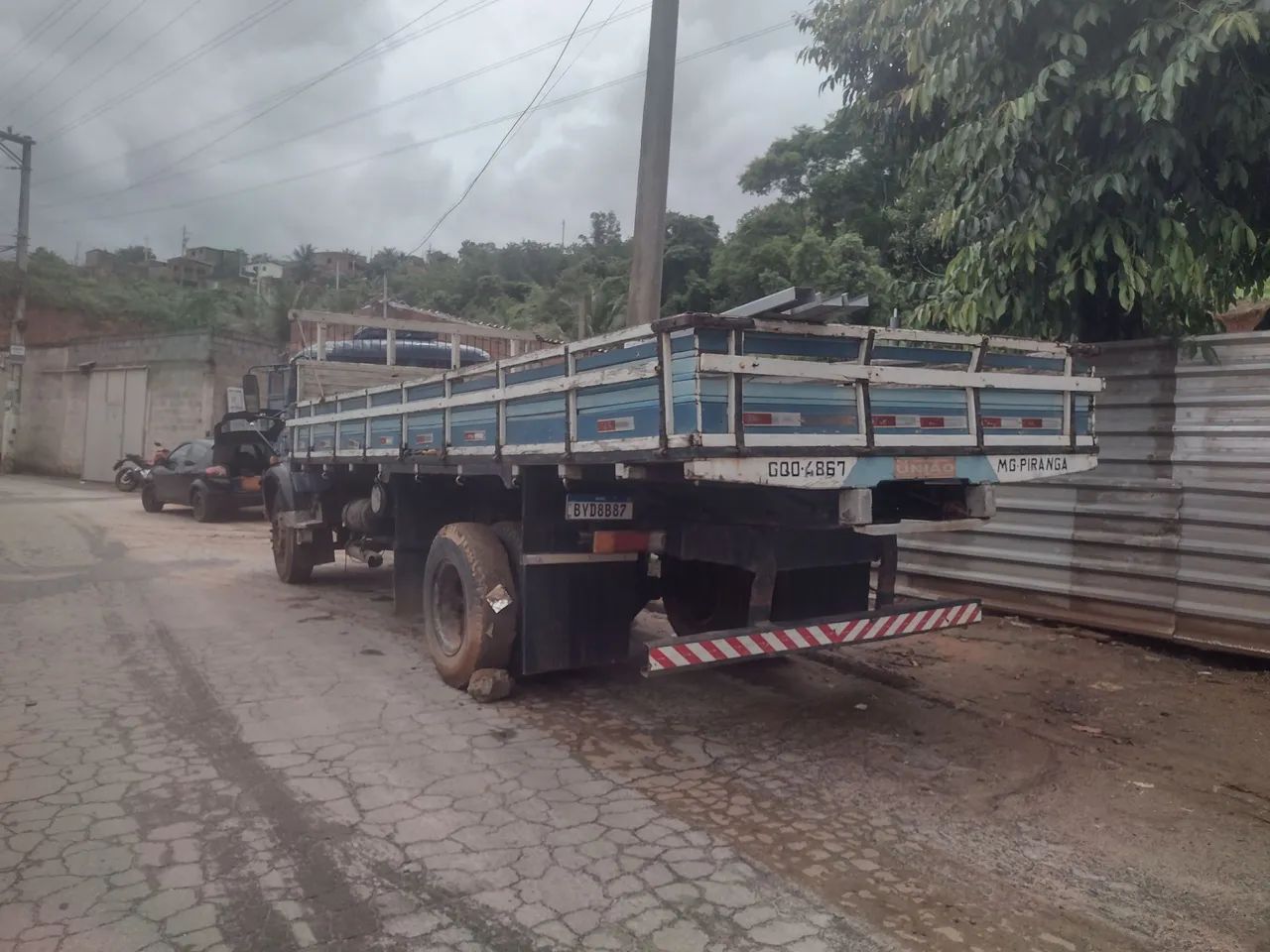 Vendo caminhão freio ar diferencial 10 furo freio a motor direção hidráulica  - Foto 2