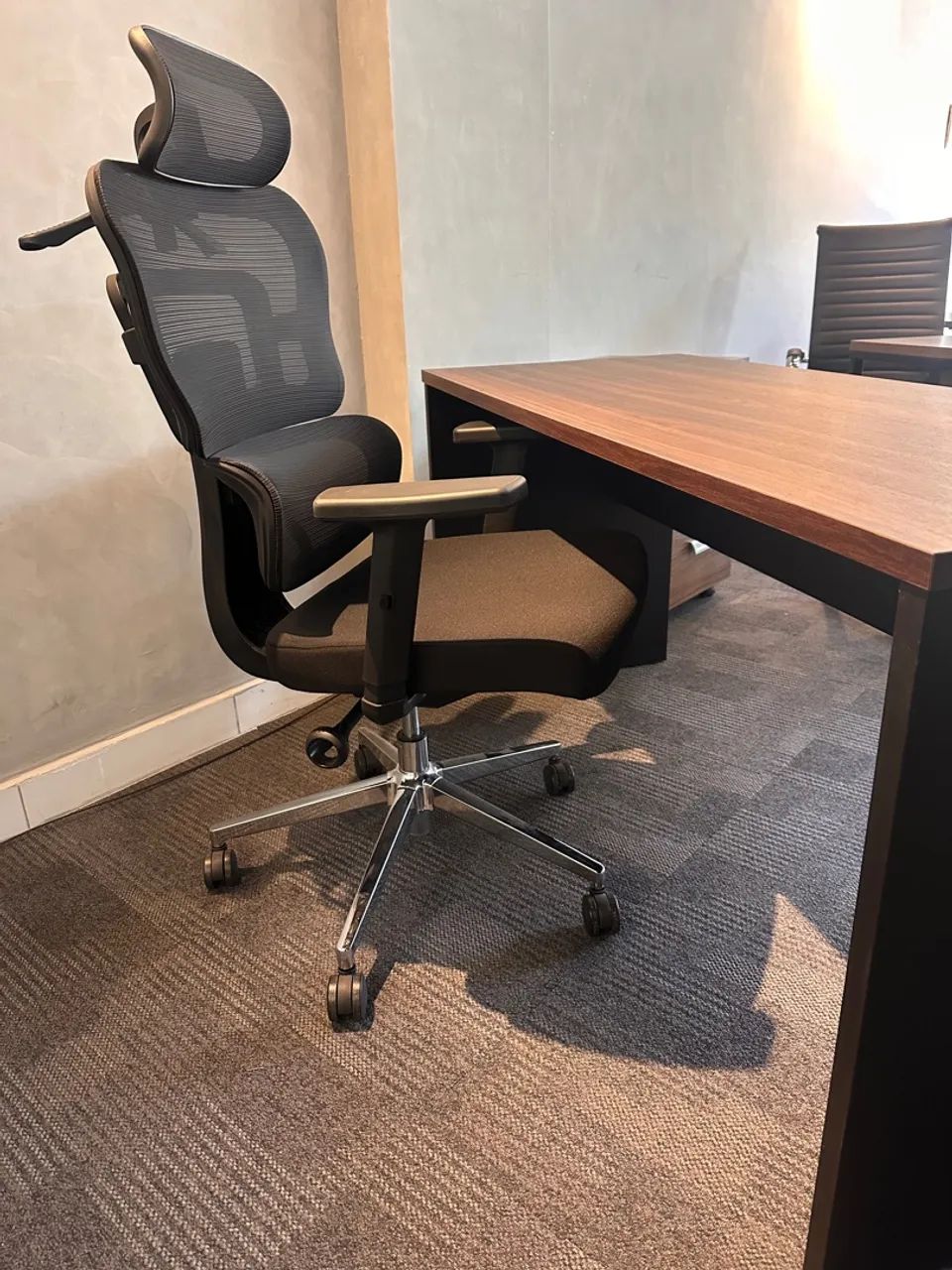 Mesa 1.20x0.60 com CADEIRA ERGONÔMICA de Escritório Moderna e Elegante - Foto 5