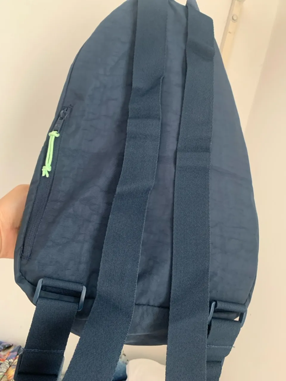 Mochila Azul OXER com Detalhes em Verde