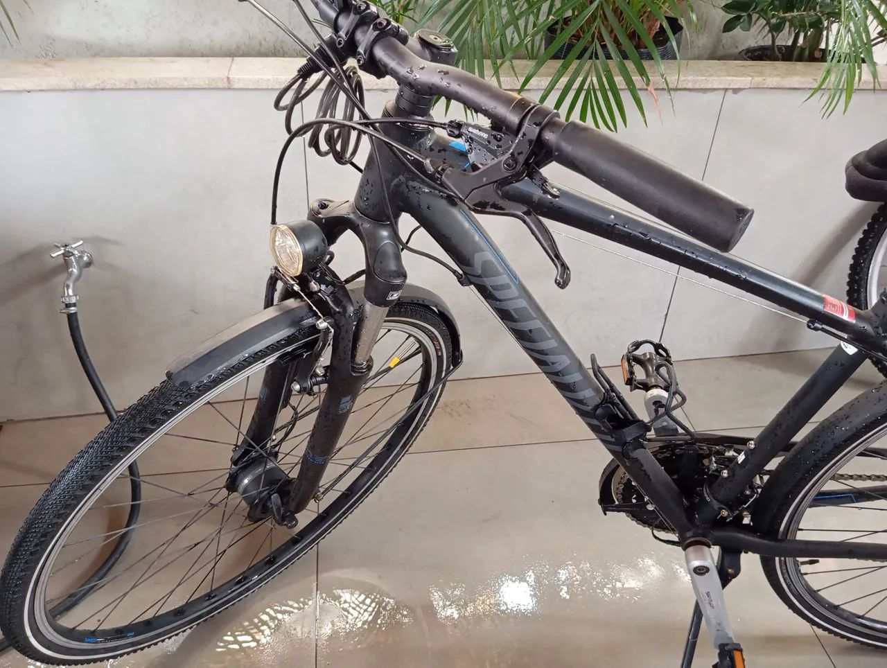 Bicicleta Specialized Crossroads - praticamente nova - completa - Foto 3