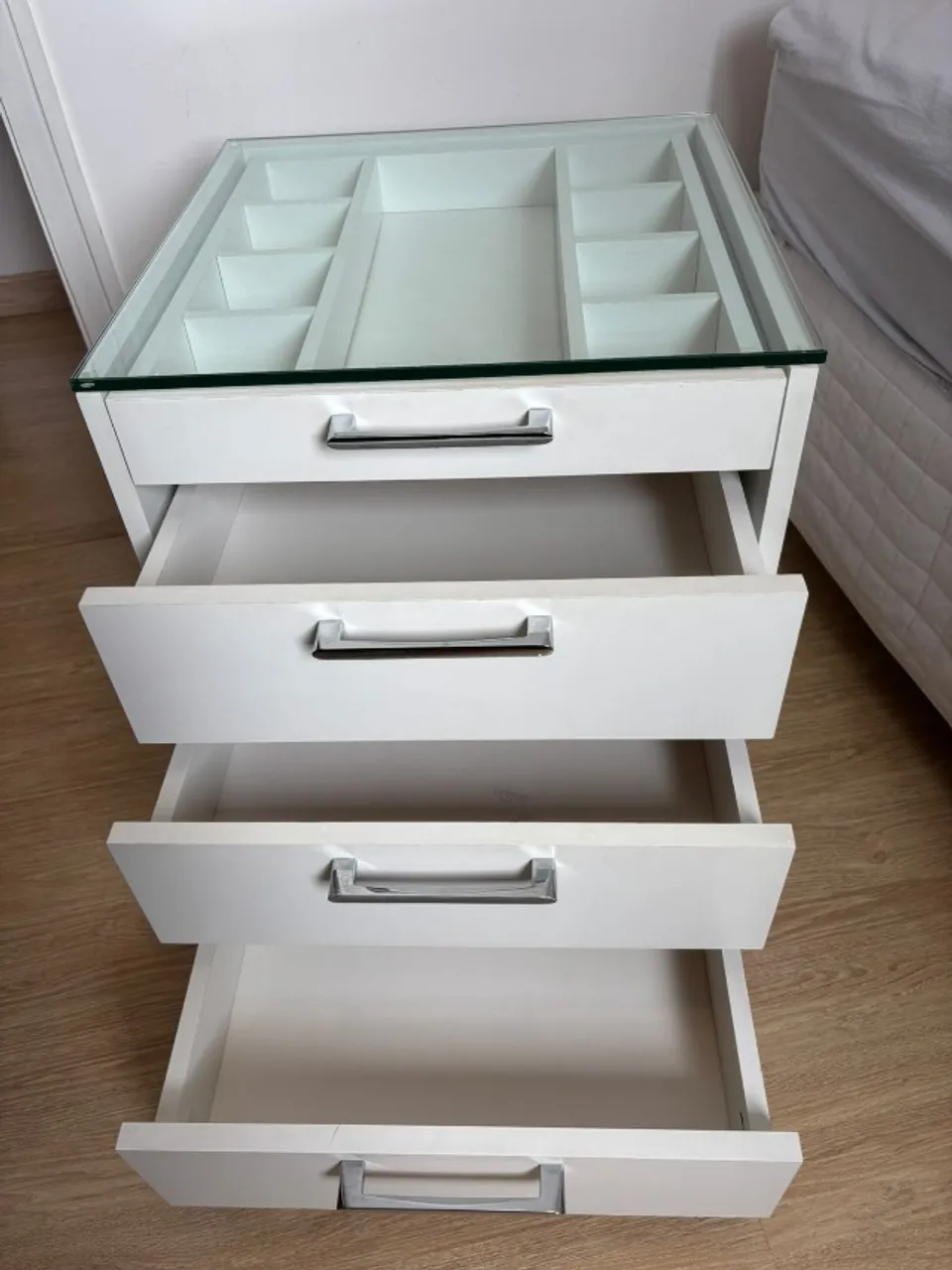 Mesa de Cabeceira Tok&Stok com Porta-Joias