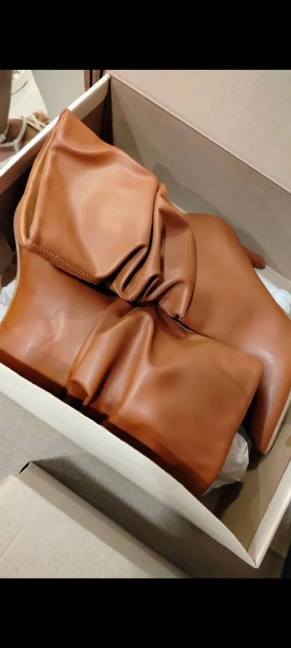 Bota feminina de couro caramelo
