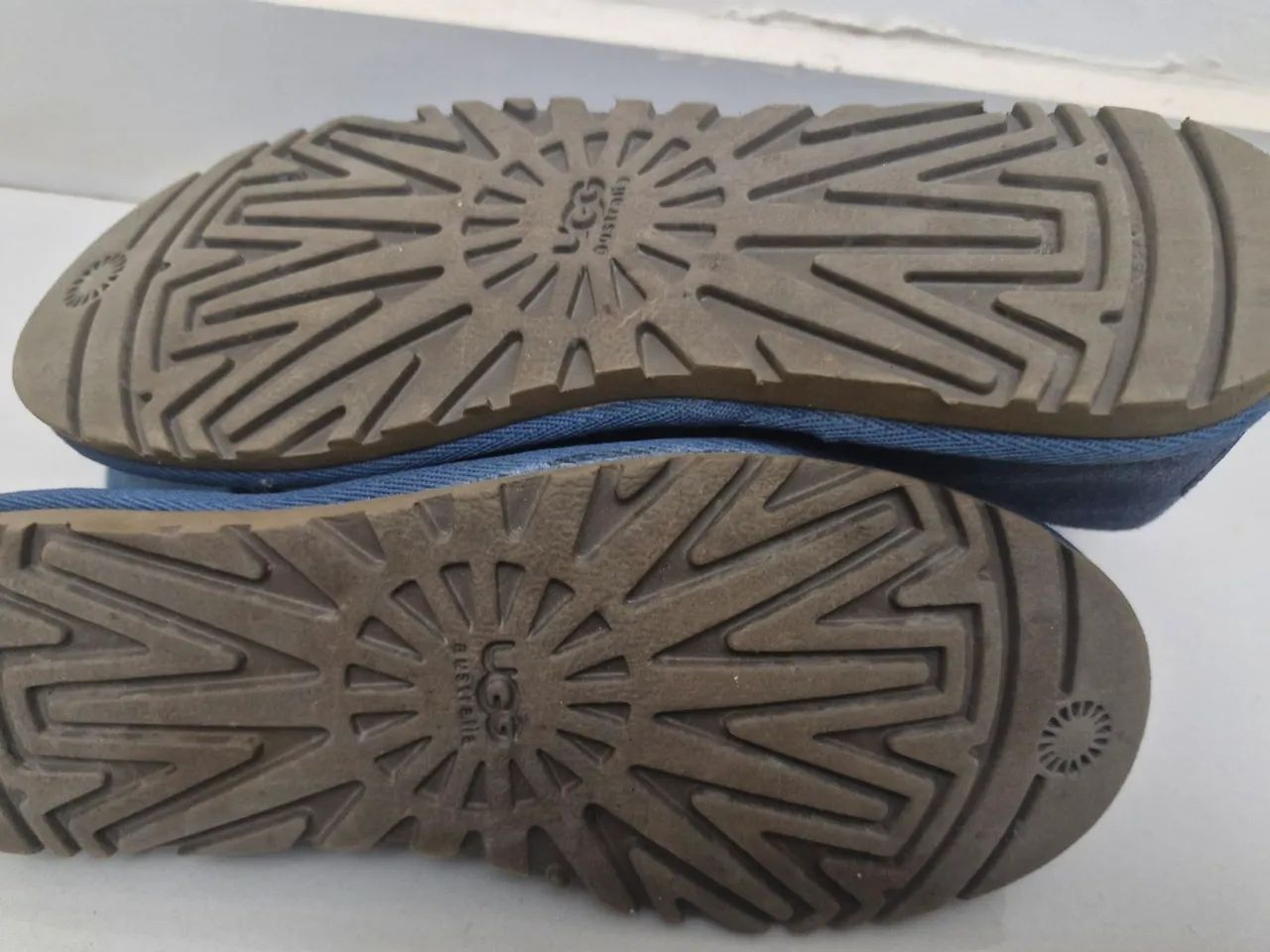 Bota UGG Jeans - Conforto e Estilo original - Foto 5
