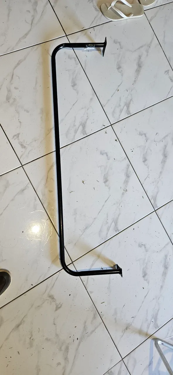 Arara de roupa em metal