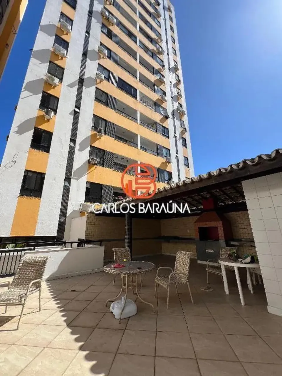 Apartamento em condomínio com piscina 3 quartos