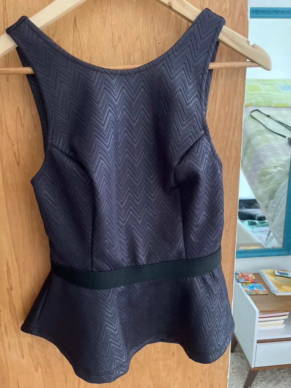 Regata Colcci detalhes nas costas 