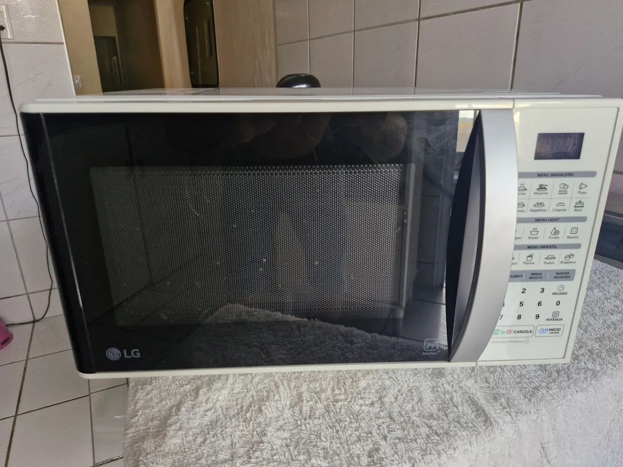Microondas LG EASY CLEAN 30L