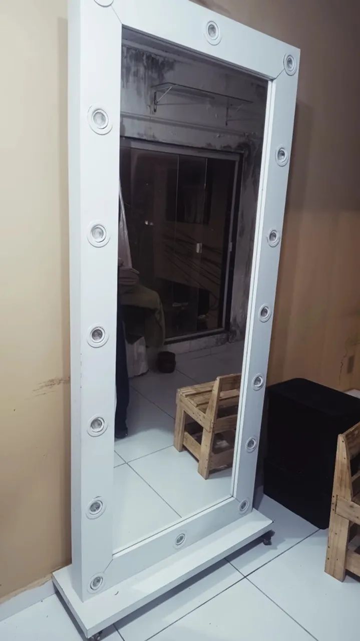 Vende-se Maca, lavatório e Espelho camarim - Foto 2