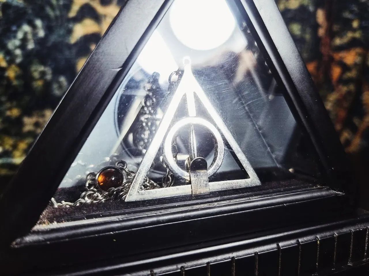 Colar Xenophilius Lovegood Reliquias da morte Harry Potter Noble collection  - Foto 2