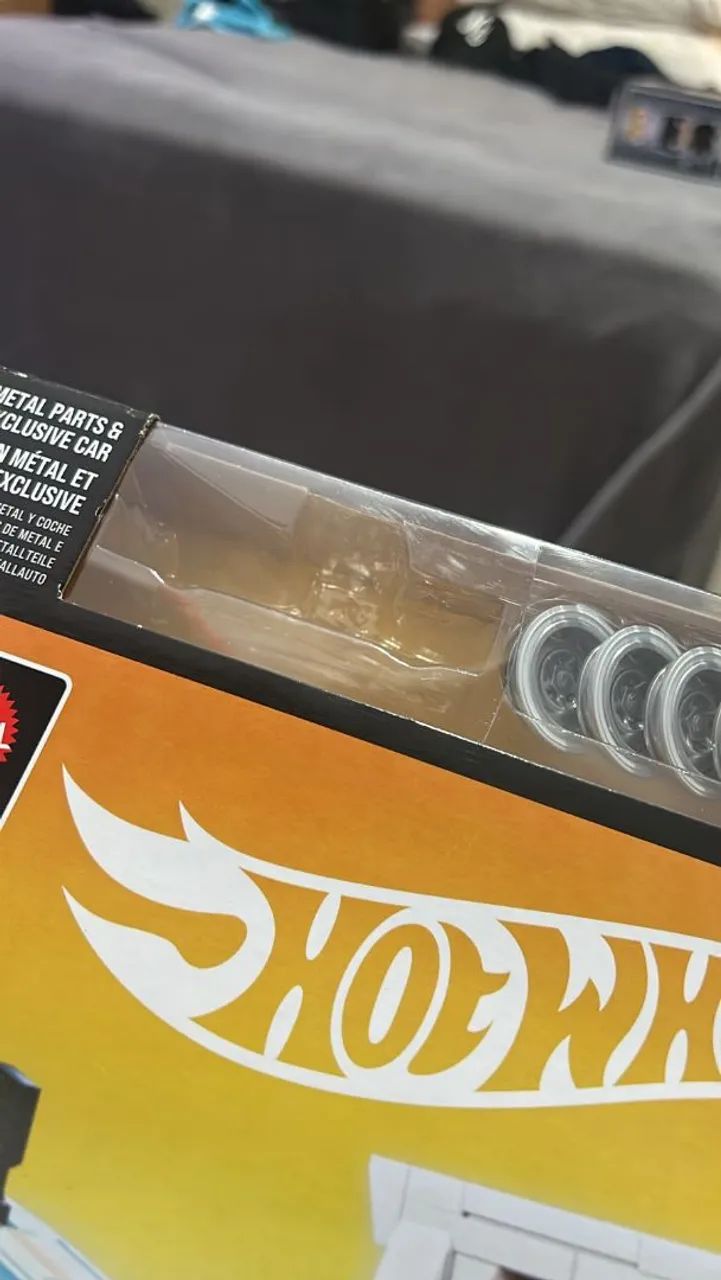 Hot Wheels Chevy custom 62 brick shop sem a miniatura  - Foto 2