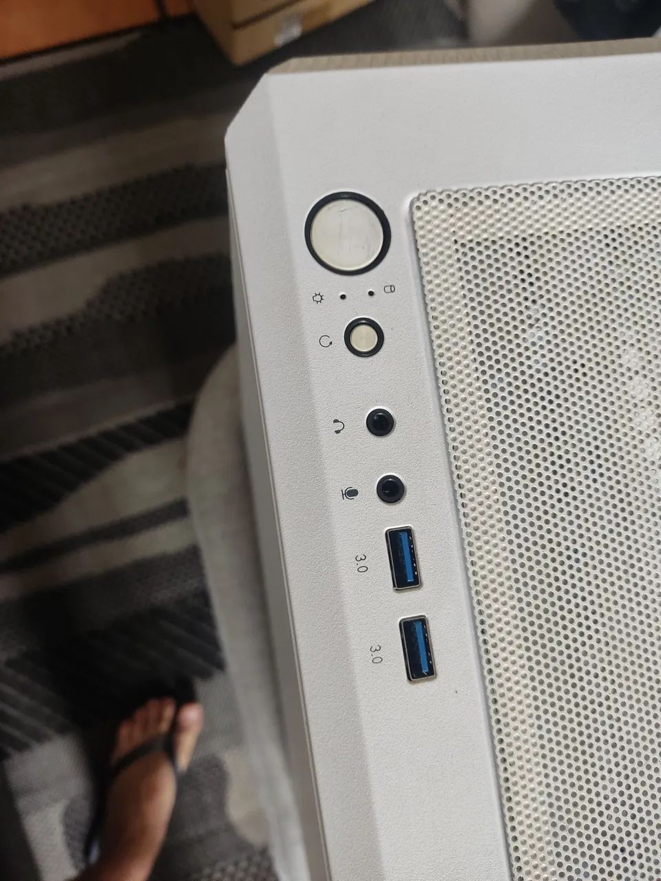 Gabinete gamer Pouter 3 branco  - Foto 5
