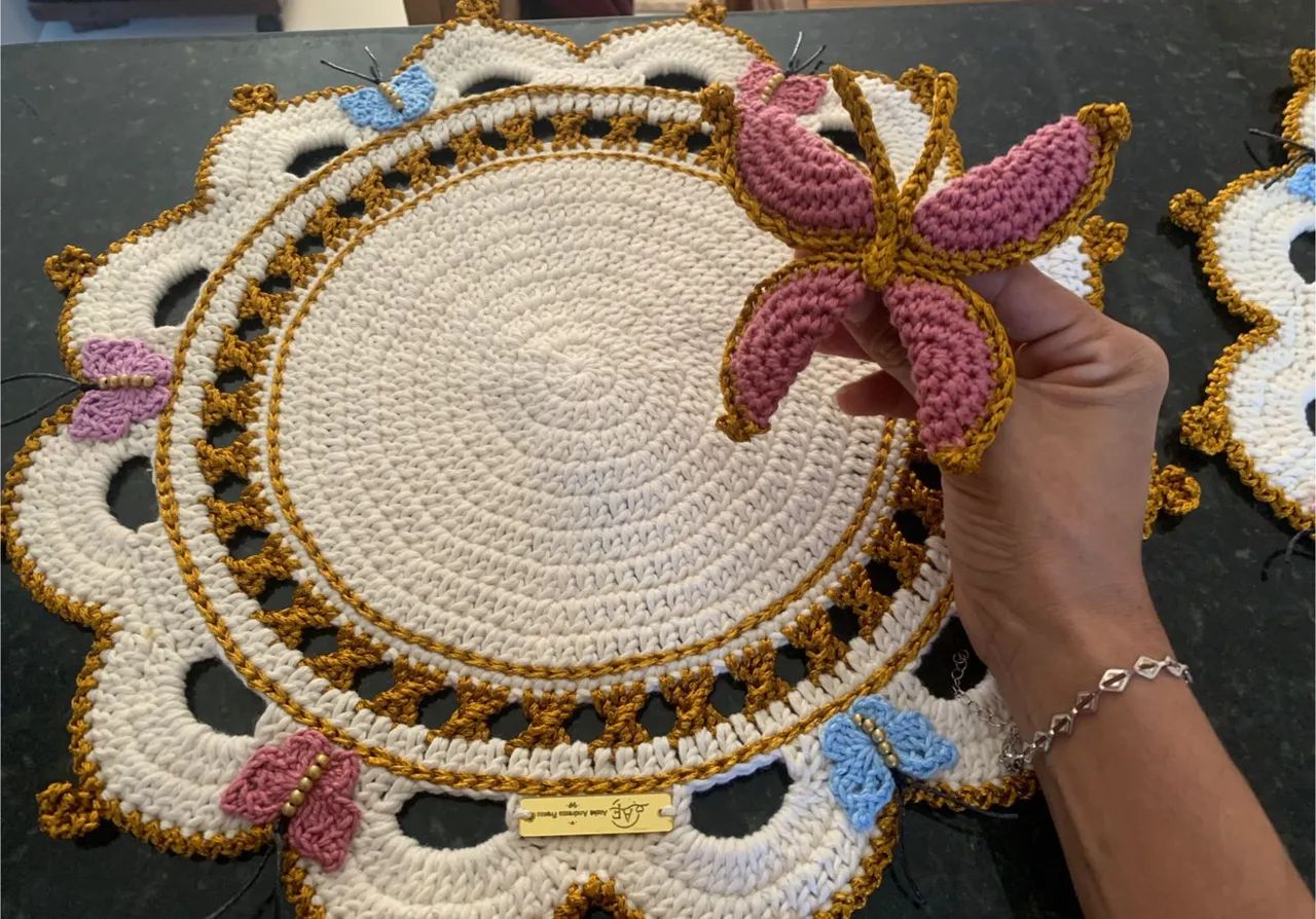 Vendo este lindo kit de mesa posta em Crochê Novos - Foto 4