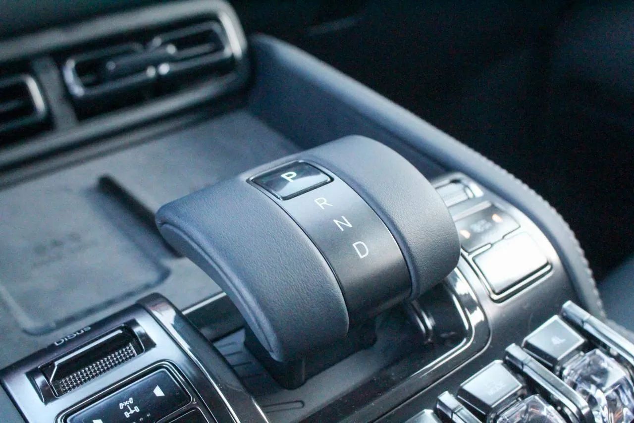 Denza B5 SUV híbrido plug-in, foto 6 de 9