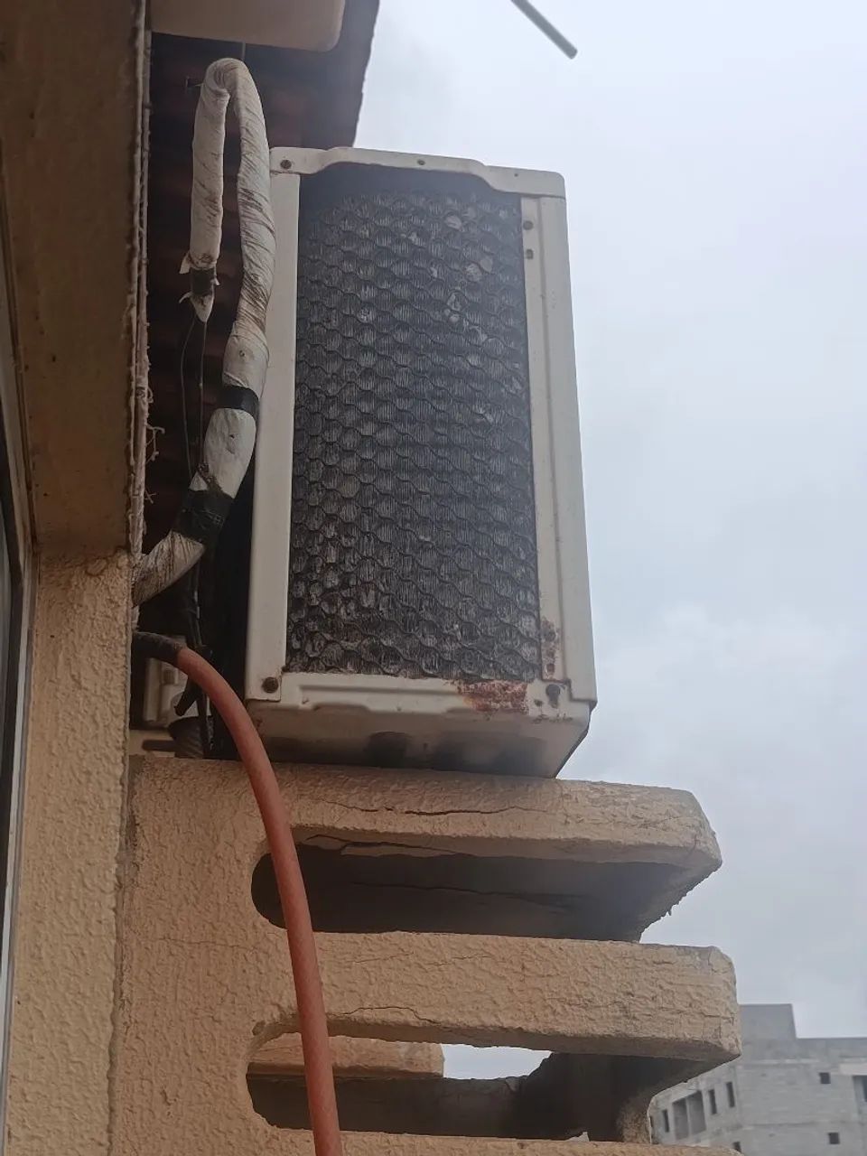 Vendo ar condicionado 9 mil BTUs com defeito - Foto 2