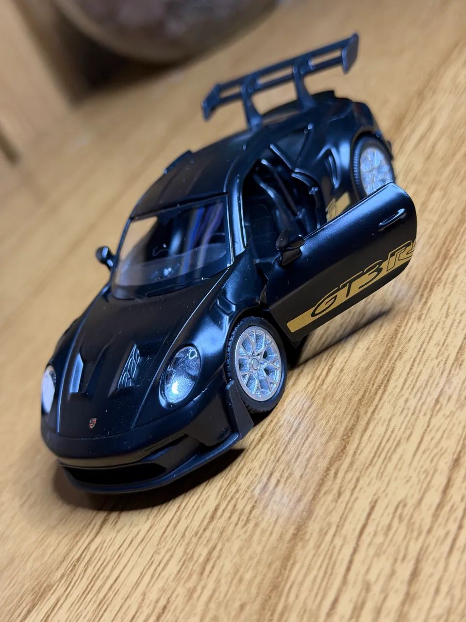 Miniaturas de carros licenciadas  - Foto 3