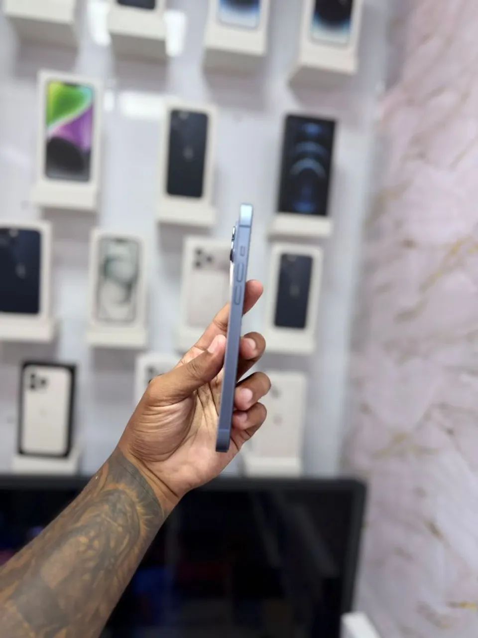 IPHONE 14 PLUS 256GB<br>R$ 2.850,00 MUITO LINDO - Foto 4
